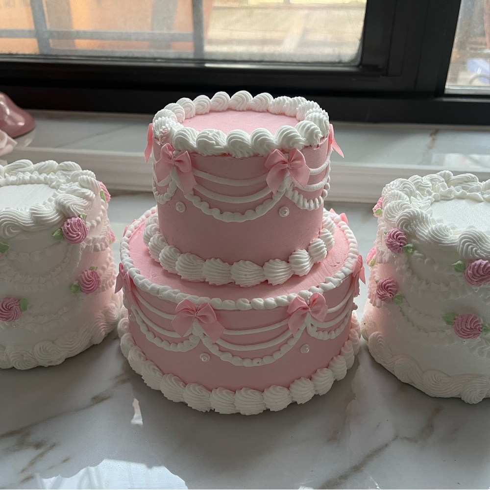 3 faux cakes - mint condition